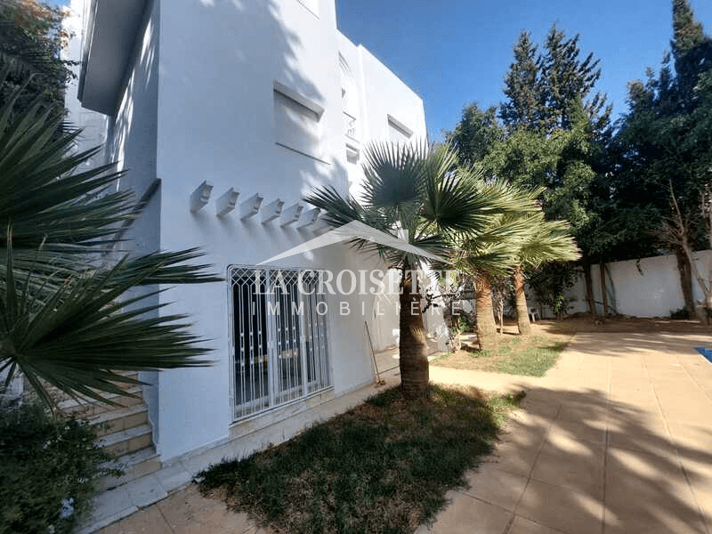 Villa S+5 avec piscine à Gammarth
